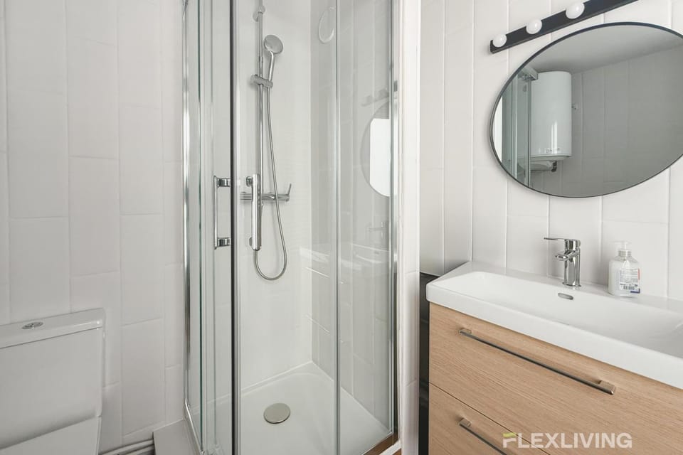 Charming 21m Studio in Paris 20 with shared terrace Apartment in Paris