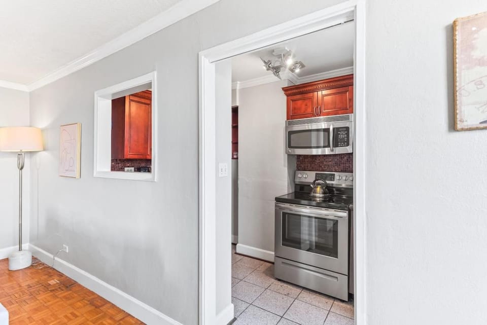Kitchen or kitchenette, oven, stove
