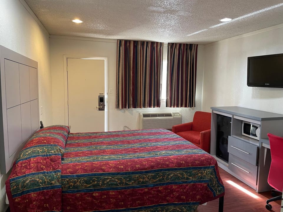 Kings Inn Motel in Paris
