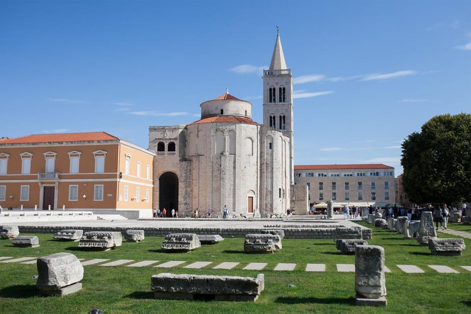 Nearby landmark, Landmark view