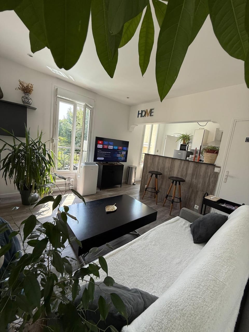 Communal lounge/ TV room, TV and multimedia, Dining area, Evening entertainment