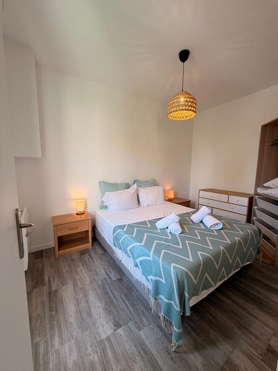 Bed, Photo of the whole room, Bedroom, towels