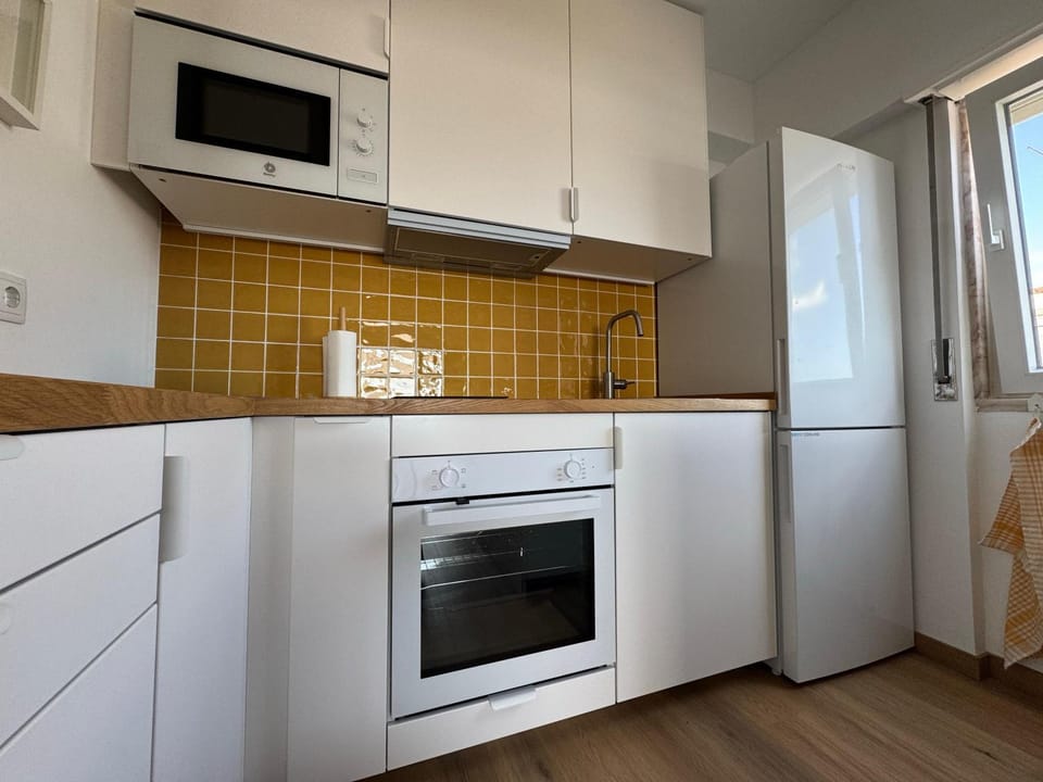 Kitchen or kitchenette, oven