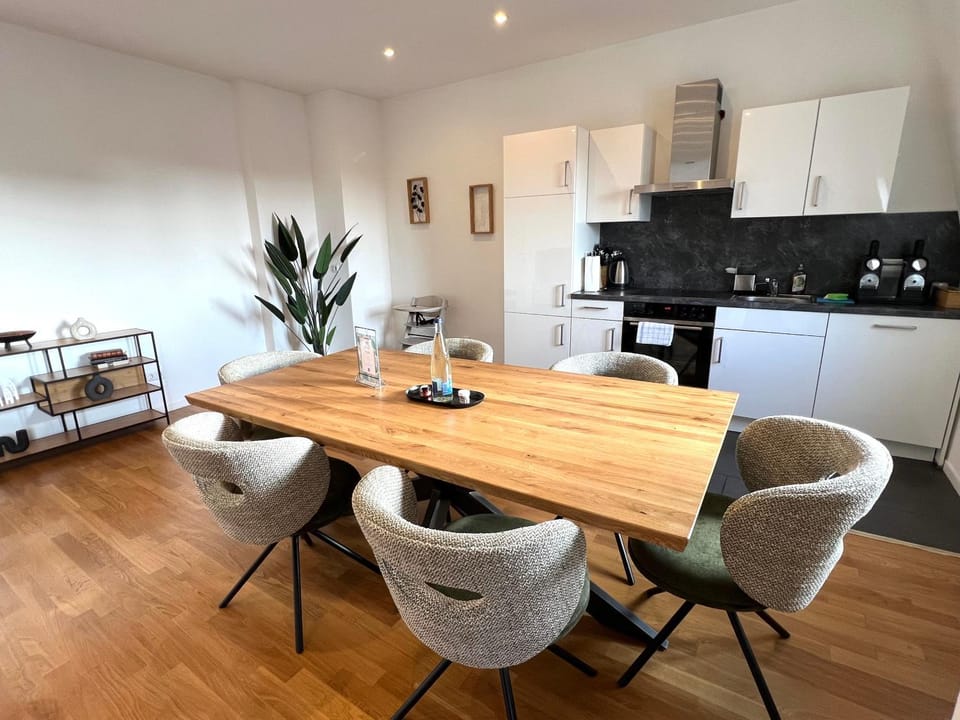 Dining area, Food