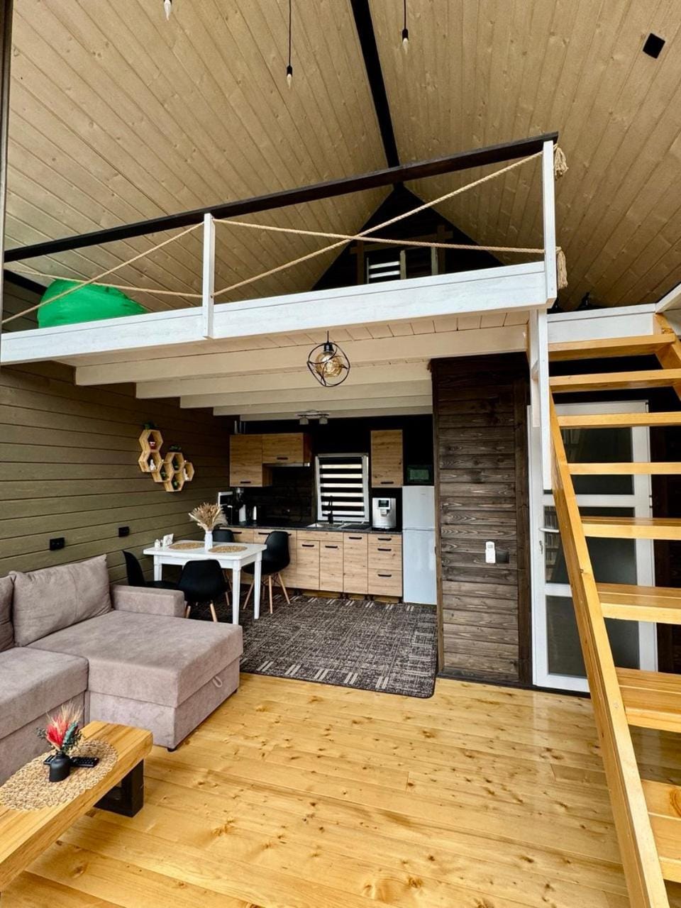 View (from property/room), Kitchen or kitchenette, Seating area, Dining area