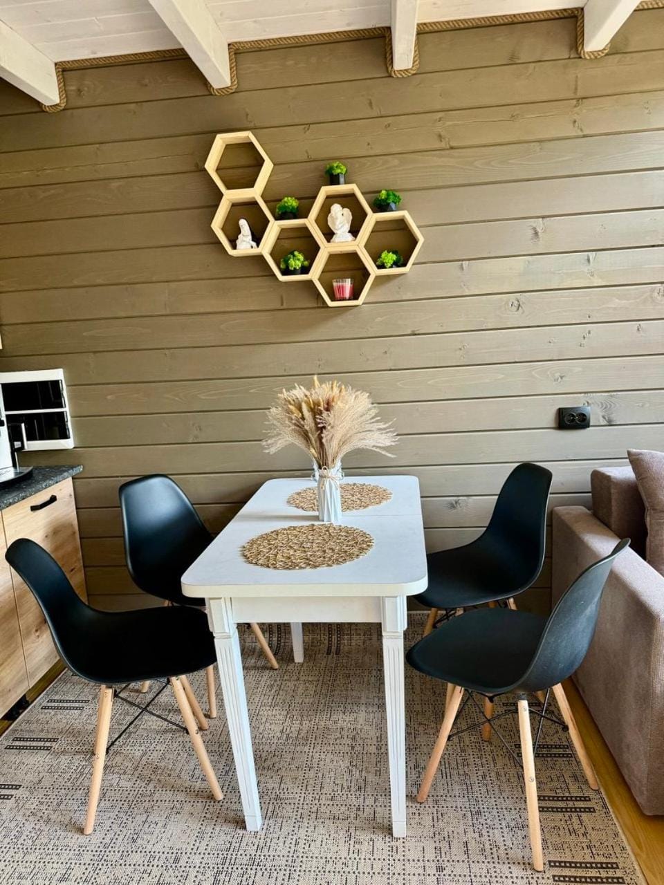 Kitchen or kitchenette, Seating area, Dining area