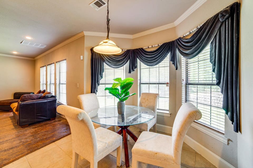 Relax Fireside Sunnyvale Family Home with Yard House in Mesquite