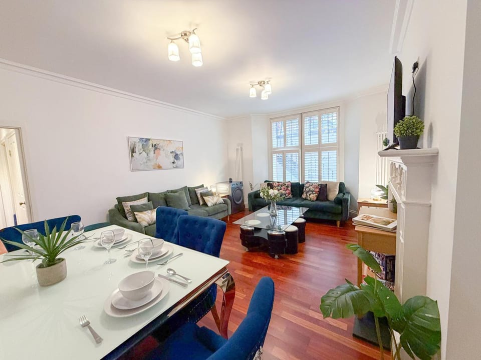 TV and multimedia, Living room, Decorative detail, Seating area, Dining area, heating, internet, washing machine, dryer
