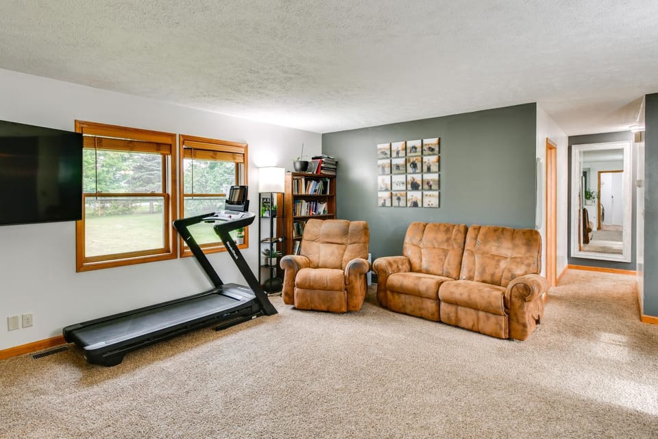 2 Mi to Turtle Creek Casino: Home w/ Game Room! House in Michigan