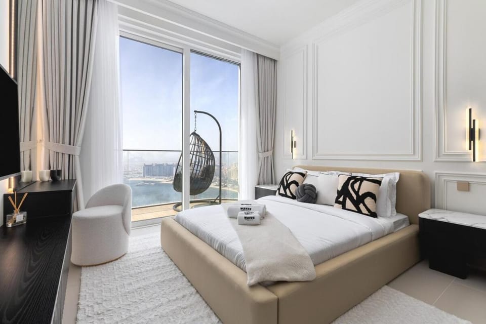 Waves - Luxury Beachfront Escape - Skyline & Sea Views Apartment in Dubai