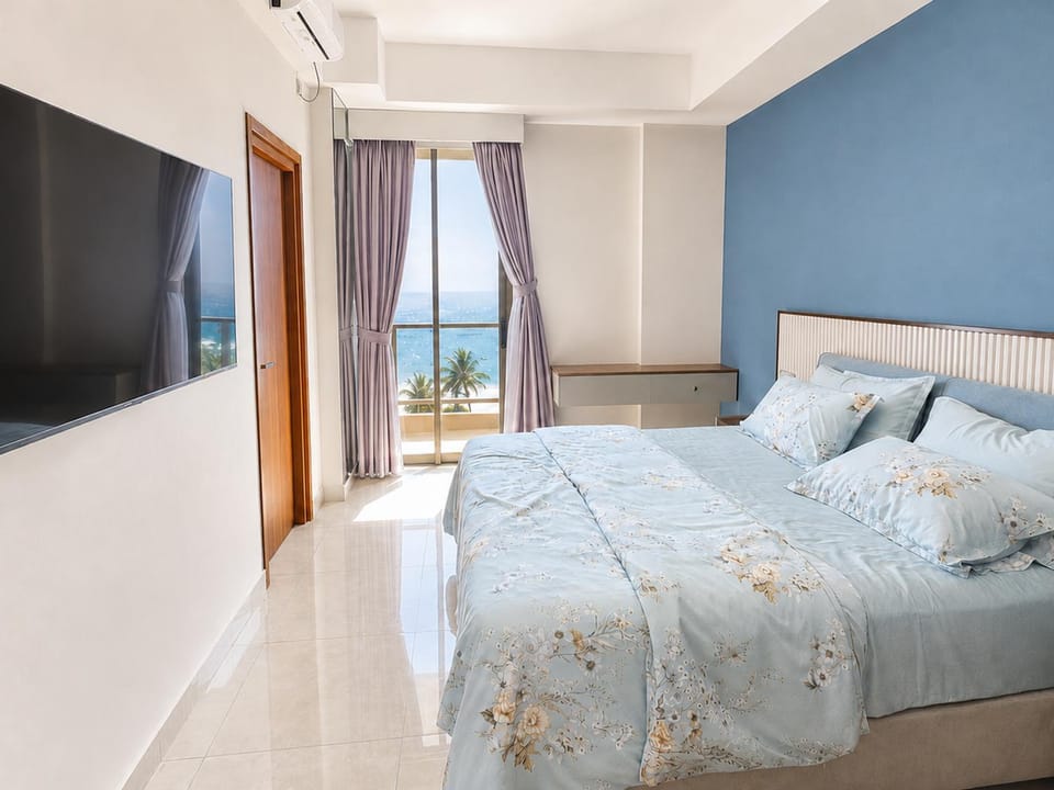 Bed, TV and multimedia, Bedroom