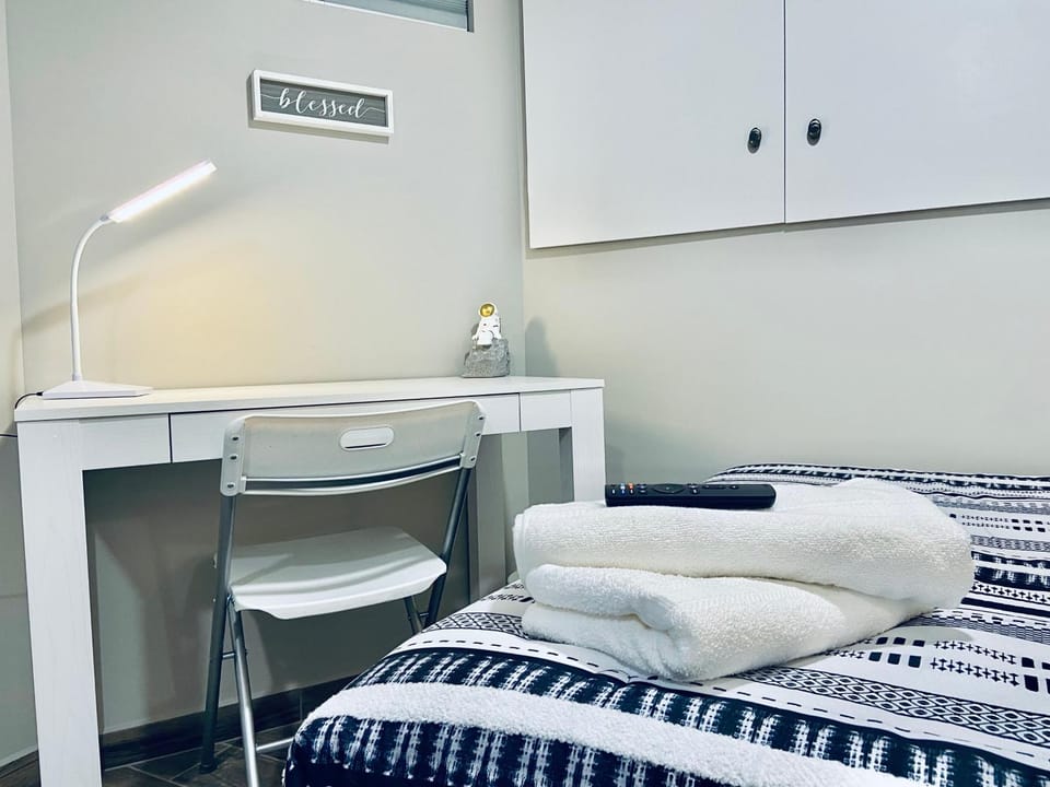 Bright, Stylish and Comfy Luxury Room With Workspace! Vacation rental in Paterson