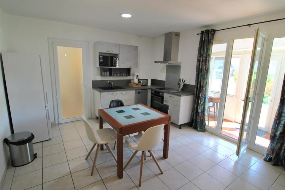 Kitchen or kitchenette, Dining area, dishwasher, oven, stove, toaster