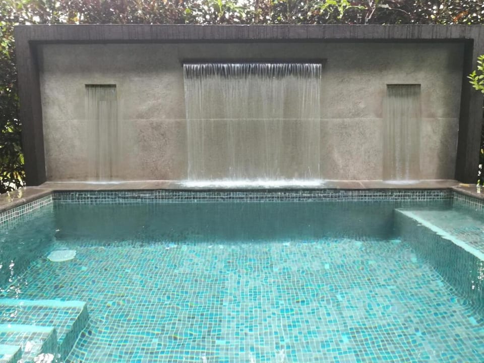 Hot Tub, Swimming pool