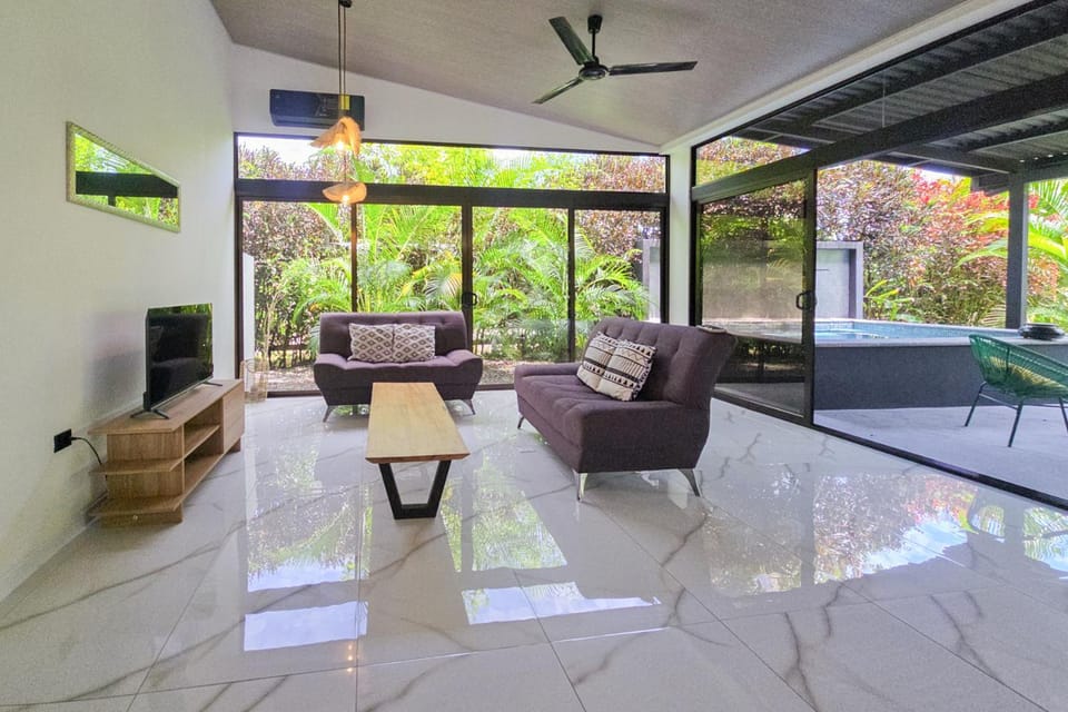 Communal lounge/ TV room, TV and multimedia, Living room