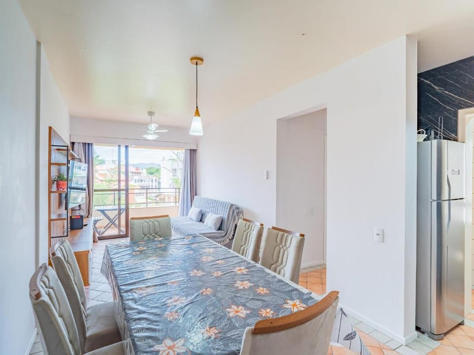 C121 Lindo apartamento de dois quartos pé na areia com vista ao mar Apartment in Florianopolis