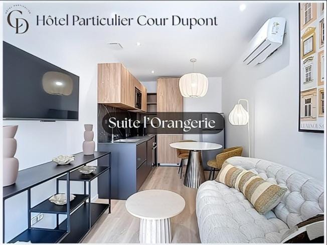 Communal lounge/ TV room, TV and multimedia, Kitchen or kitchenette, Living room, Seating area, Dining area