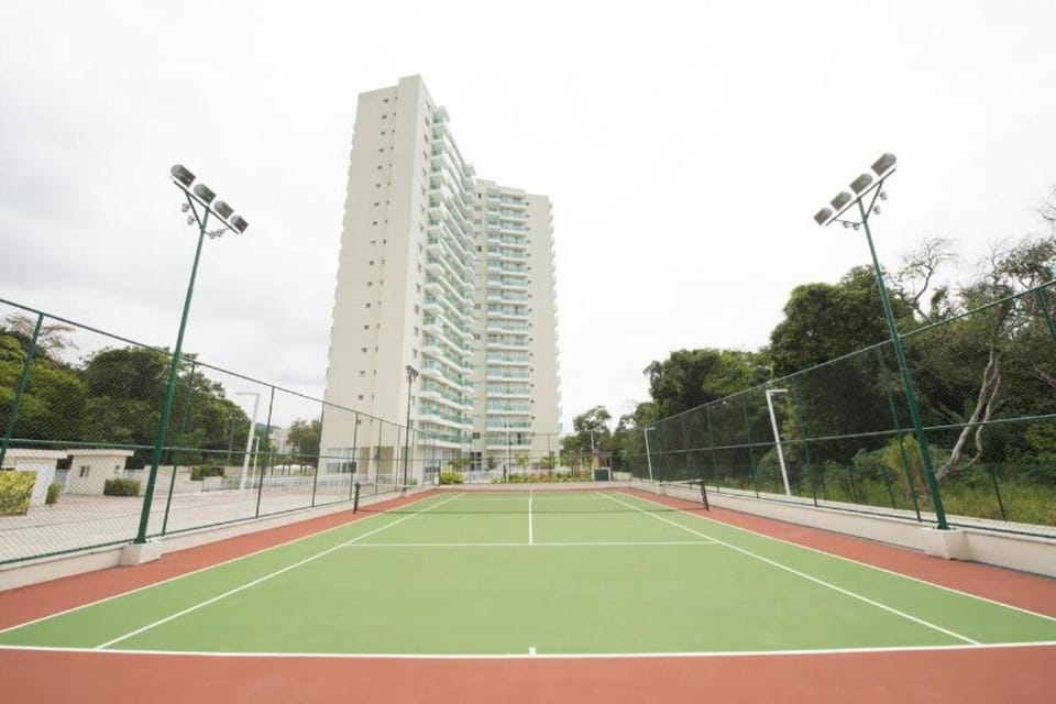 Day, Tennis court