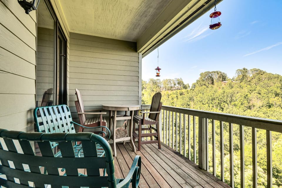 6 Mi to Pisgah Nat'l Forest! Condo w/ Serene Views House in Tennessee