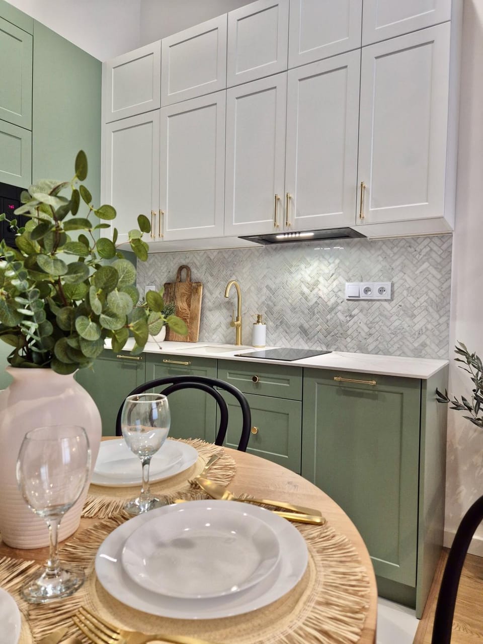 Kitchen or kitchenette, Dining area, dishwasher, stove