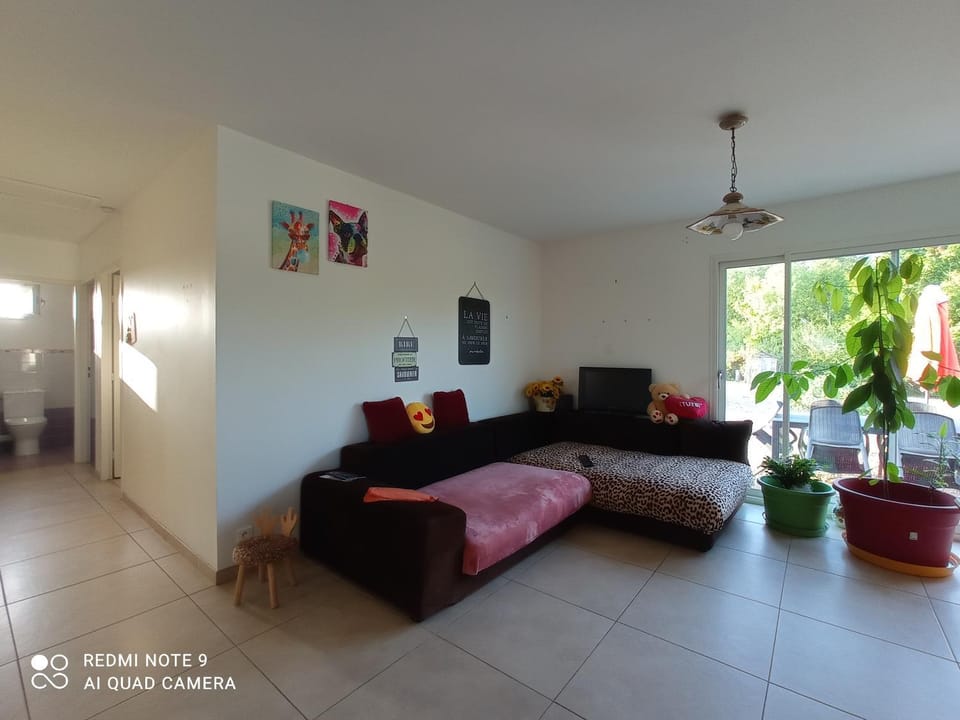 Communal lounge/ TV room, Living room, Seating area