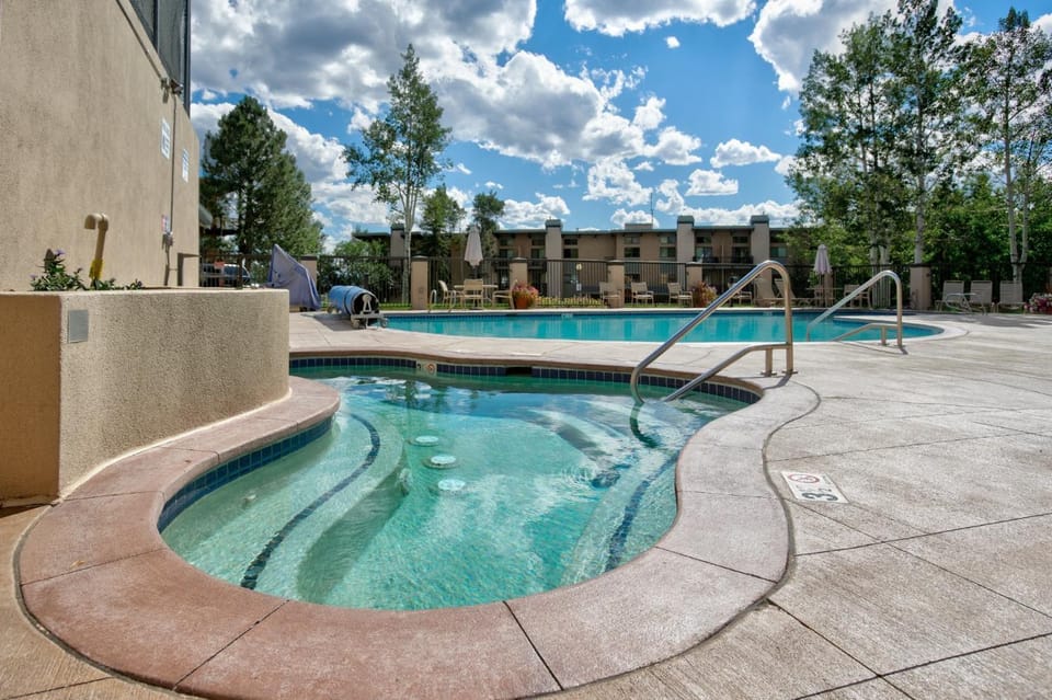 Storm Meadows Club C220, Steps from the Slopes, Fireplace, Club Amenities House in Steamboat Springs