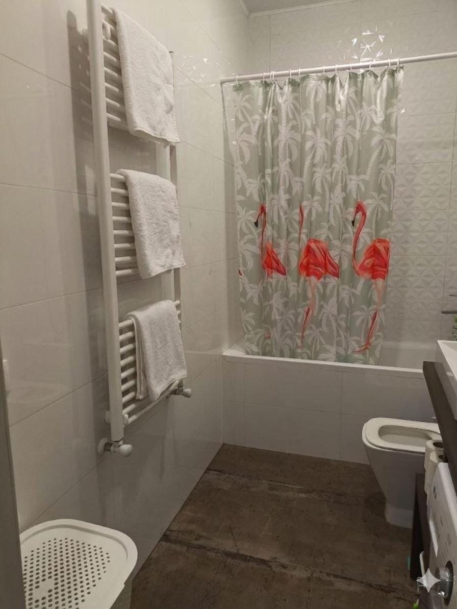 Shower, Toilet, Bathroom, towels