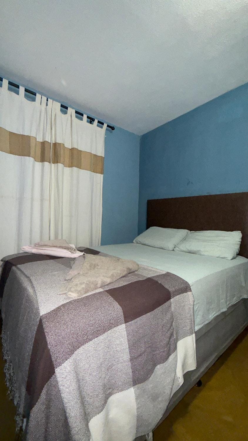 Bed, air conditioner