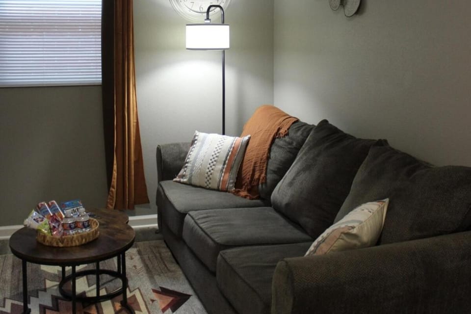 Cozy Downtown Retreat: Little Rock| Capitol| Parks Apartment in Little Rock