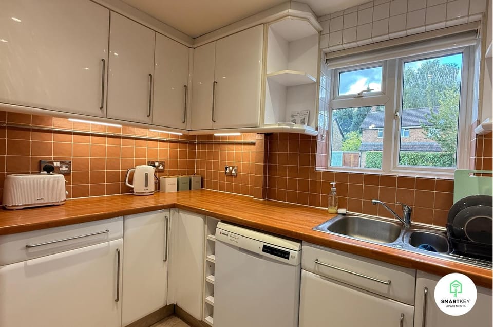 Kitchen or kitchenette, dishwasher