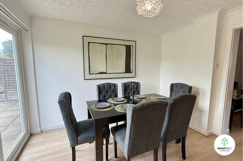 Seating area, Dining area