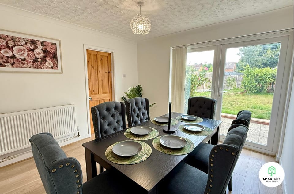 Seating area, Dining area