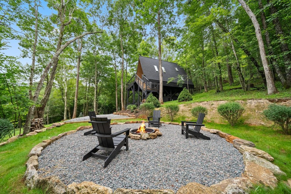 Alpine A-Frame at Calm Ridge Treehouses House in Brushy Fork