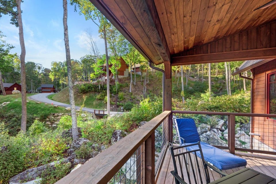 Cozy Creek at Eagles Nest House in Watauga