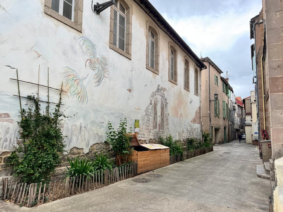 Property building, Day, Street view