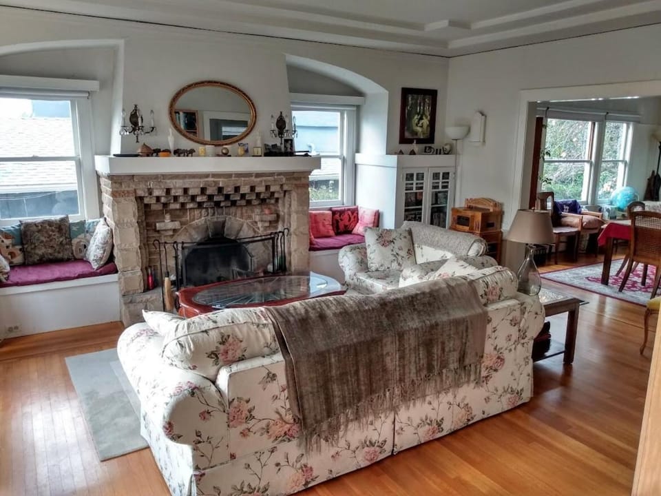 Summer-house OASIS on quiet street in ROCKRIDGE House in Berkeley