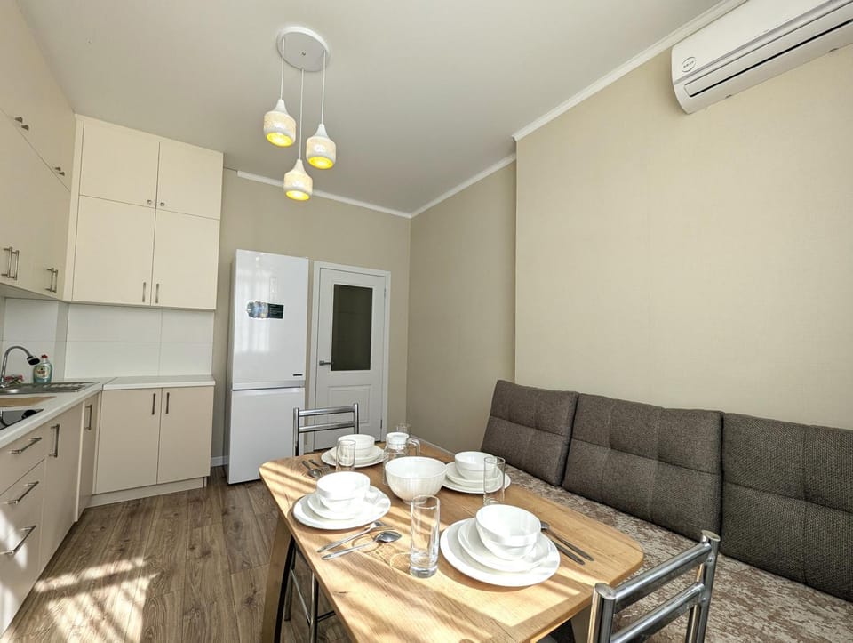 Kitchen or kitchenette, Dining area, air conditioner