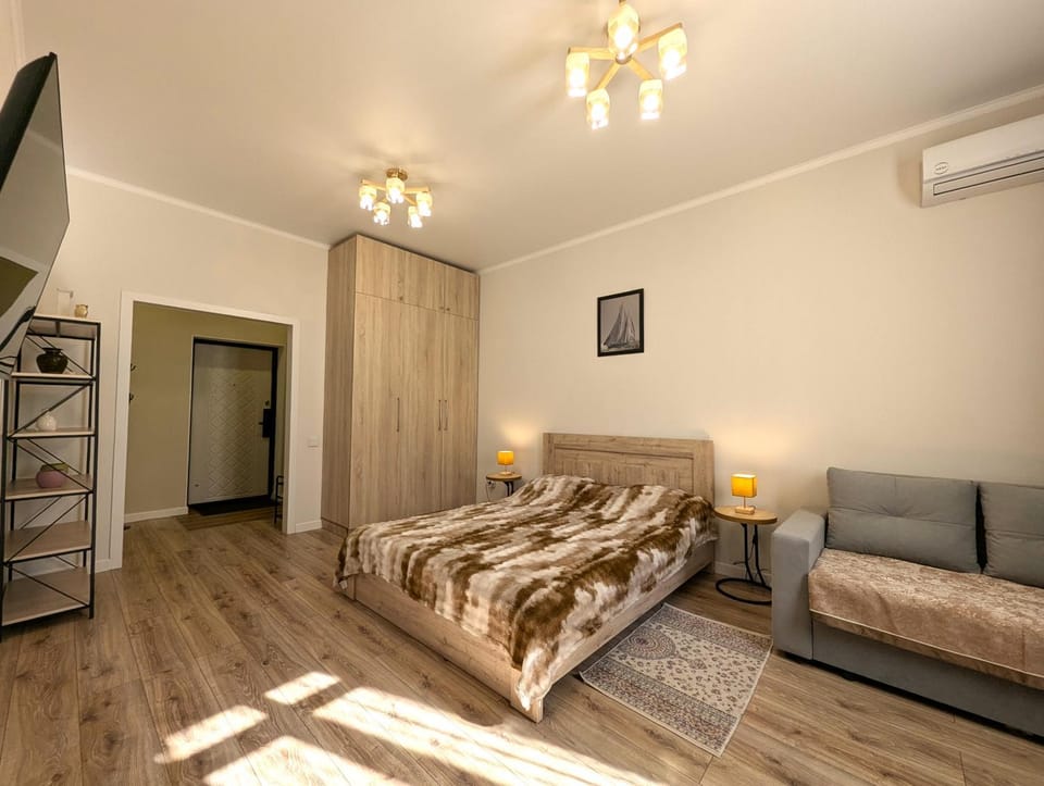 Bed, TV and multimedia, Photo of the whole room, Bedroom, wardrobe, air conditioner