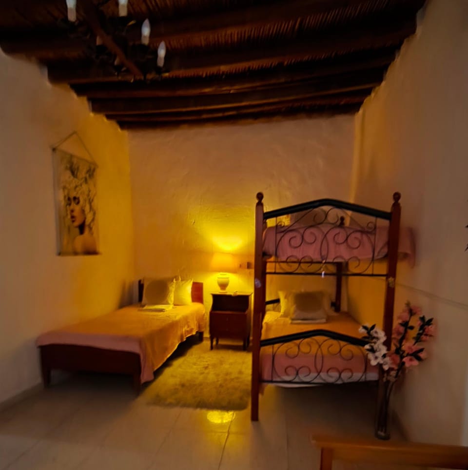 Bedroom, bunk bed