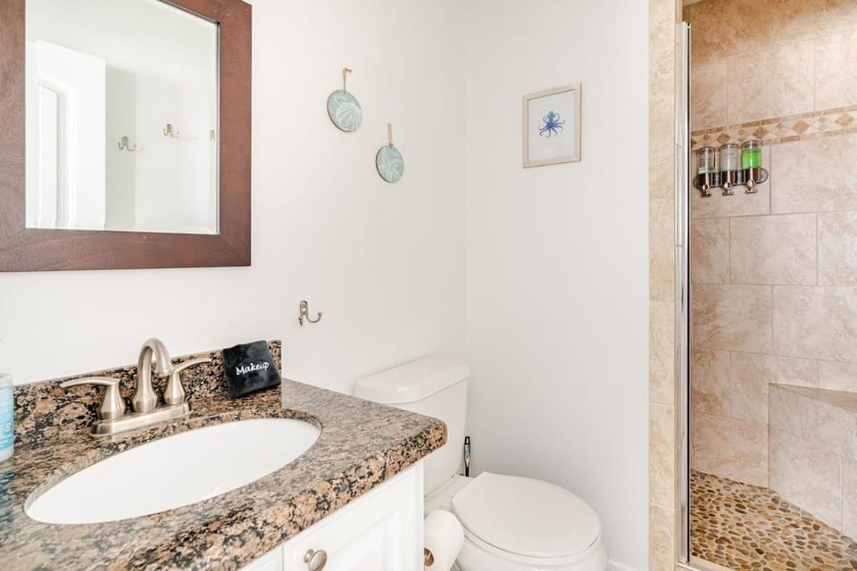 Welcome To Sarenity a 3Bd 2Bth that's Pet Friendly House in Bolivar Peninsula