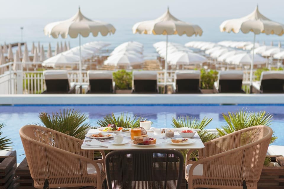 Restaurant/places to eat, Sea view, Swimming pool, Breakfast