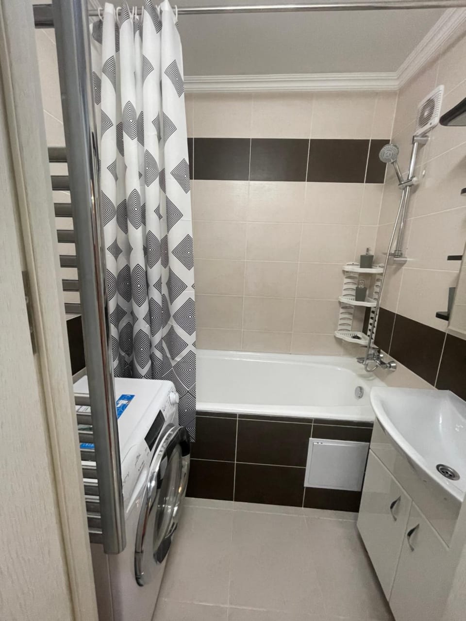 Bathroom, Bath, towels, washing machine, dryer