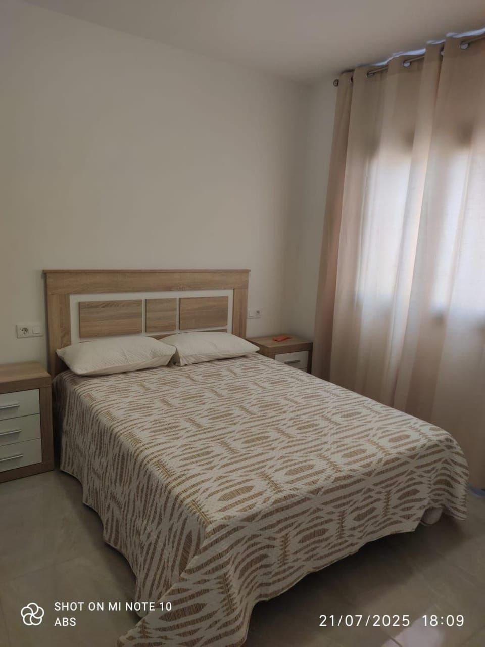 Bed, Photo of the whole room
