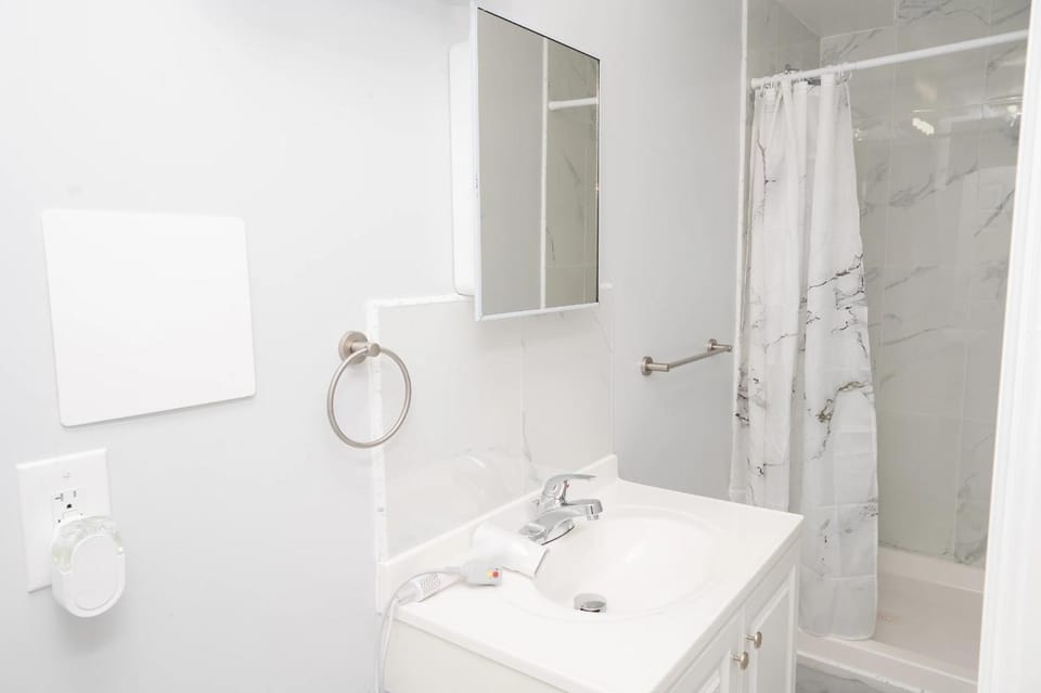 Beachh - 2Beach House - Yellow3090 Vacation rental in Brighton Beach