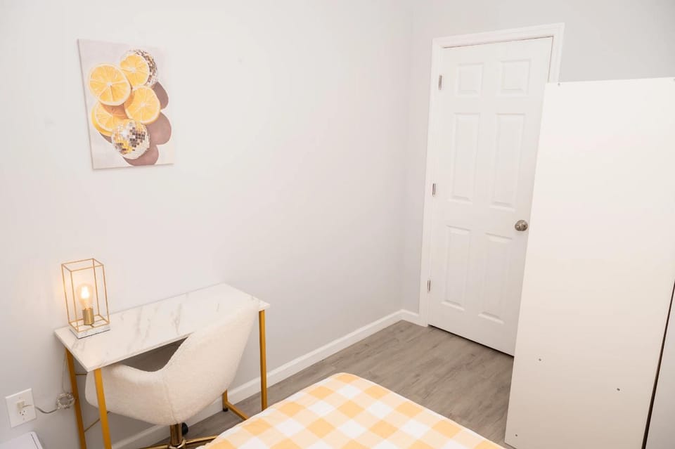 Beachh - 2Beach House - Yellow3090 Vacation rental in Brighton Beach