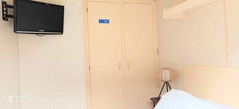 TV and multimedia, Photo of the whole room, Evening entertainment, Bedroom, wardrobe