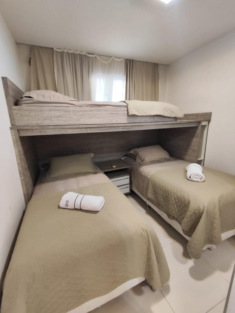 Bed, Photo of the whole room, Bedroom, bunk bed, towels