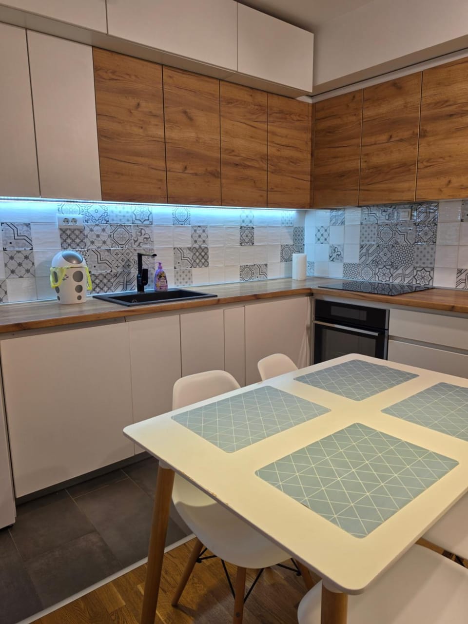 Kitchen or kitchenette, Dining area, dishwasher