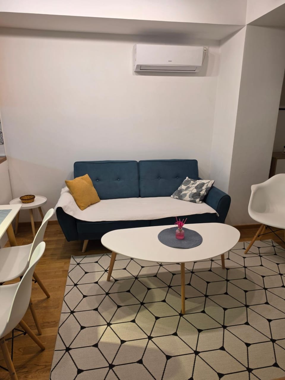 Living room, Seating area, air conditioner