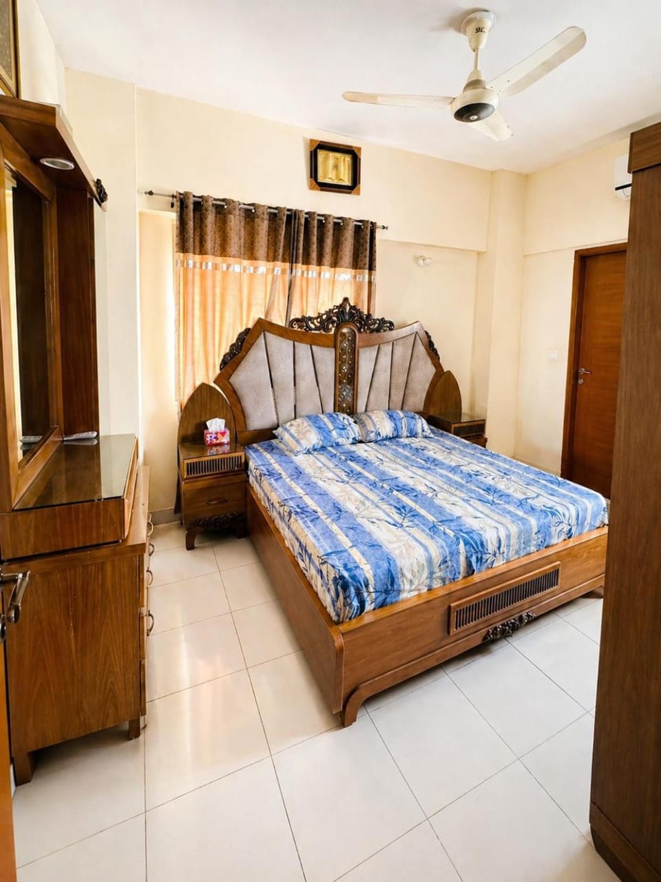 Bed, Photo of the whole room, Bedroom, wardrobe, air conditioner